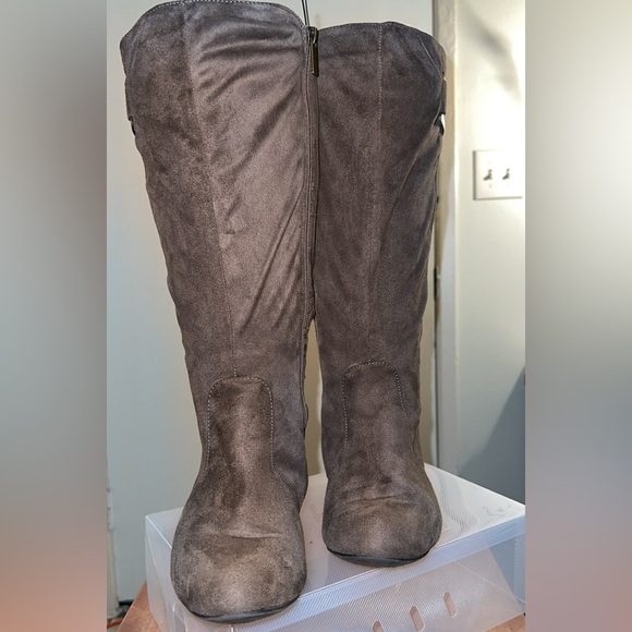 Women’s Brown Boots - Picture 3 of 9